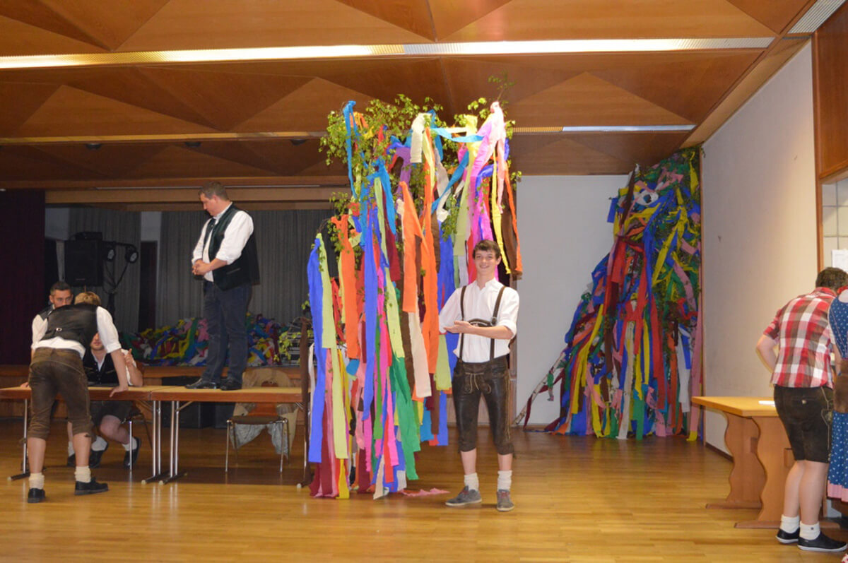 Der Maibaum verkauf der Rodinger Burschen