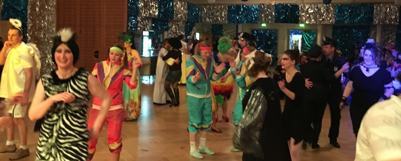 Die Feuerwehrtruppe nach der Show